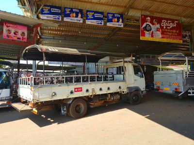 LKW Transporter am Goldenen Felsen von Kyaikhtiyo