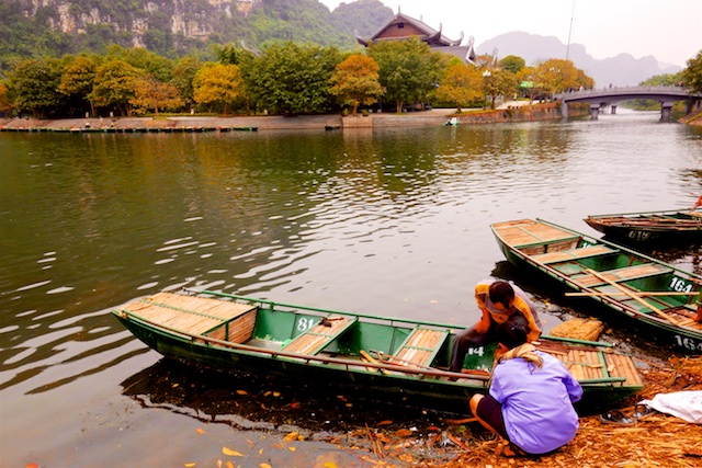 trockene Halong Bucht - trang an bootshaus