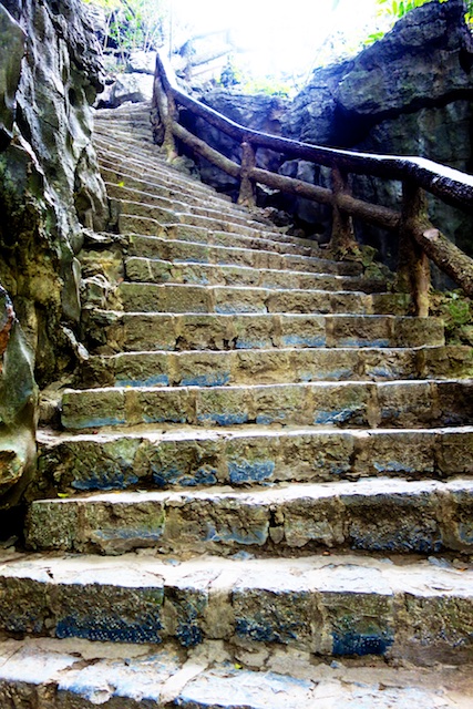 trockene Halong Bucht - tempel auf der tour